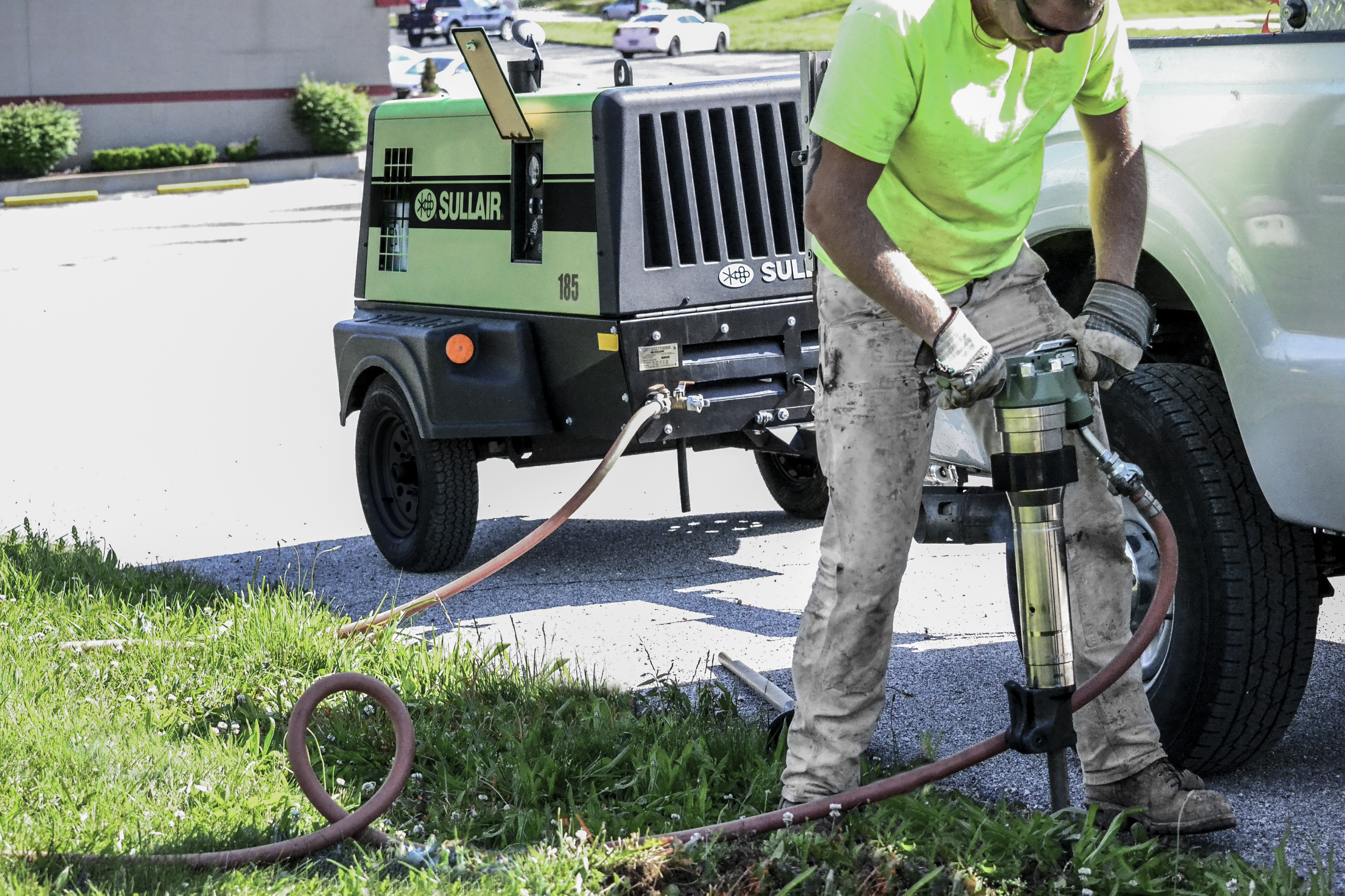 Operator uses a Sullair 185 cfm portable air compressor and Sullair tools