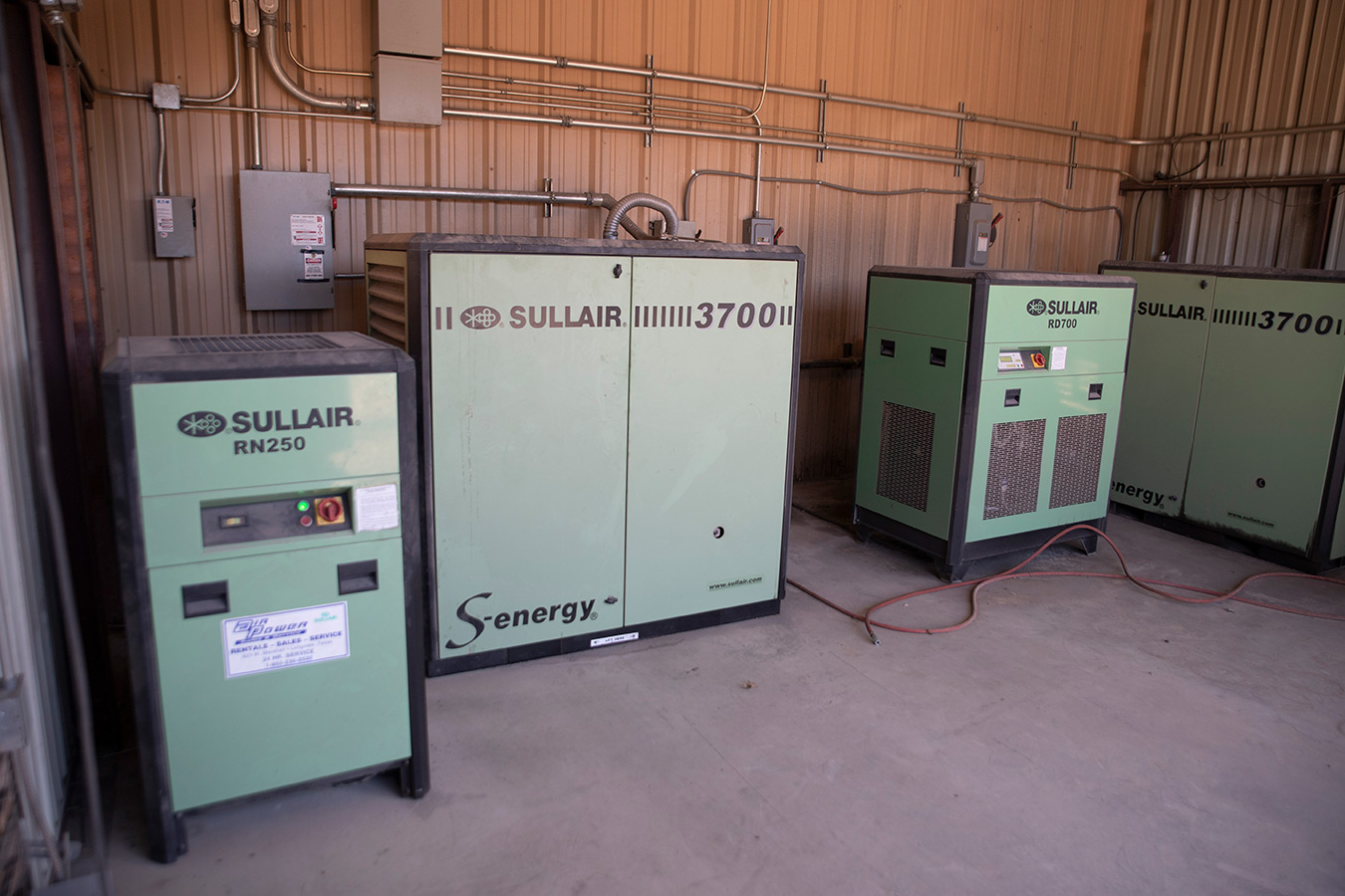 Sullair S-energy 3700 compressors with RN250 and RD700 refrigerated compressed air dryers