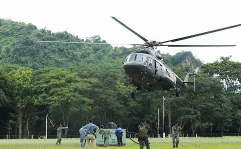 Sullair 550RH DPQ portable air compressor airlifted to Doi Pha Mee