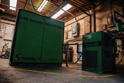 Installation du compresseur d'air Sullair S-energy 3700 et du sécheur réfrigérantsécheur Sullair